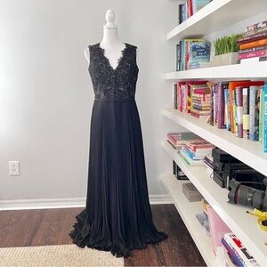 Montage by Mon Cherie sleeveless lace and pleated dress 215915 size 14